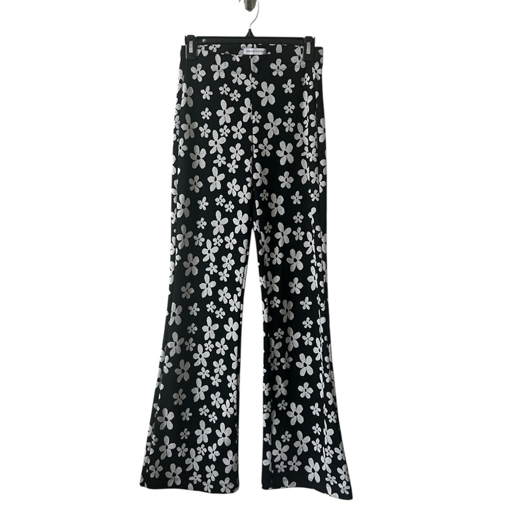 Urban Outfitters Bryn Pull On Flare Pants Black White Flowers Women’s S Boho Hip